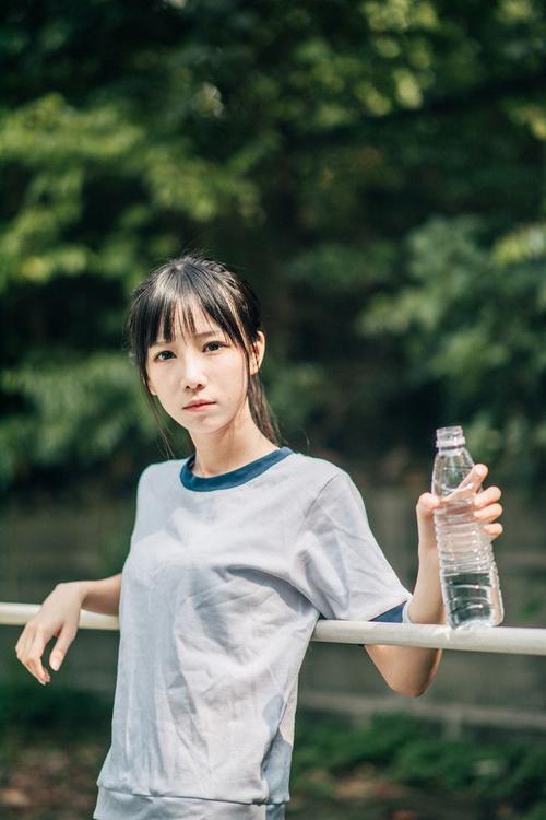 挺进大奶少妇的身体 相关